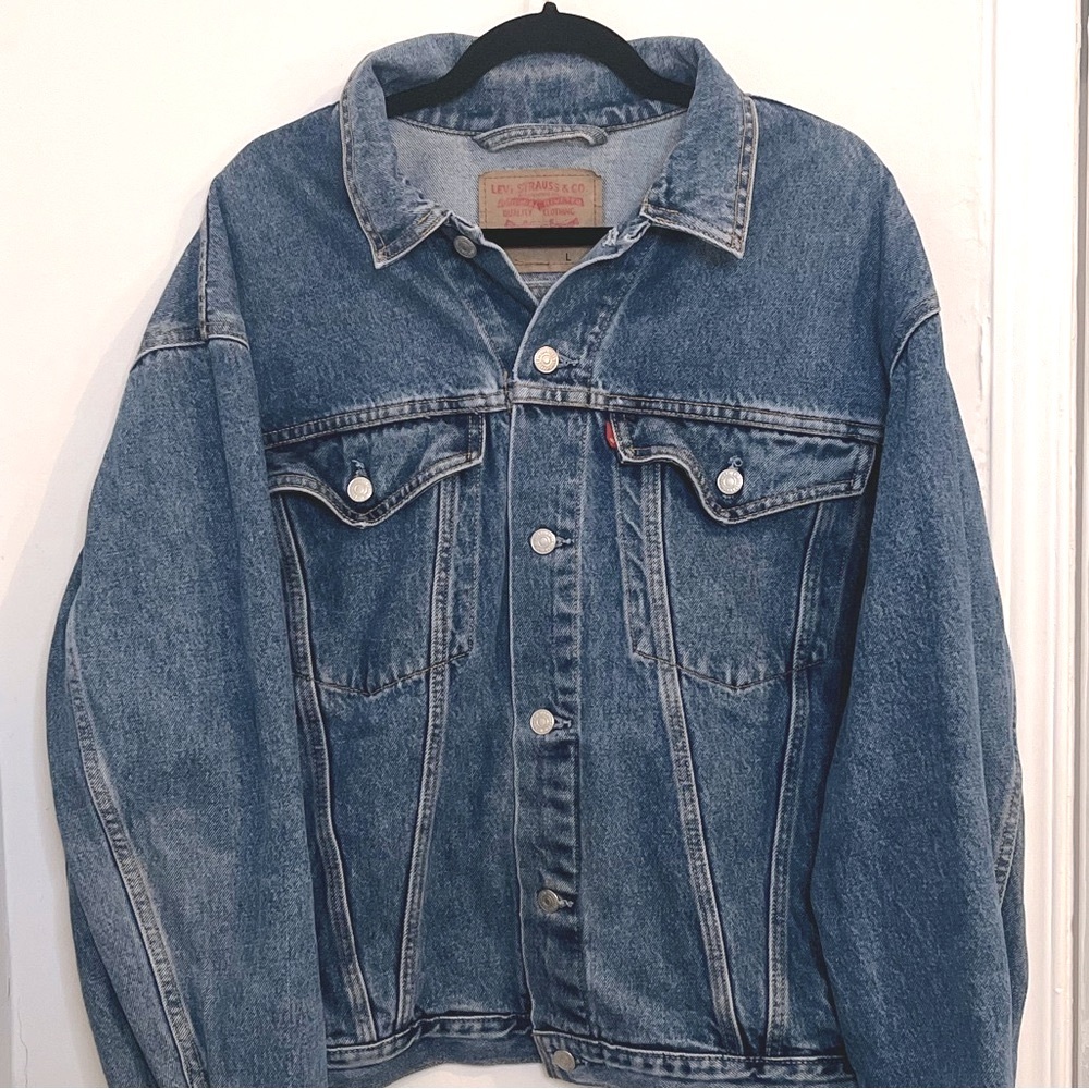 Levis Denim Jacket in size Large Blue Cotton Vintage Unisex